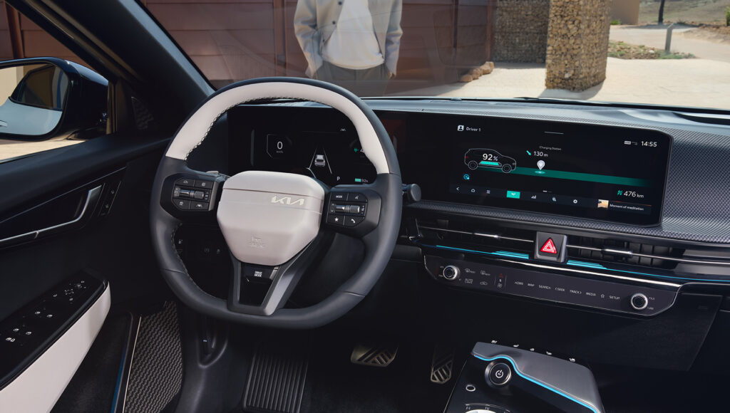 Innenraum des Kia EV6 (Lenkrad und Display)